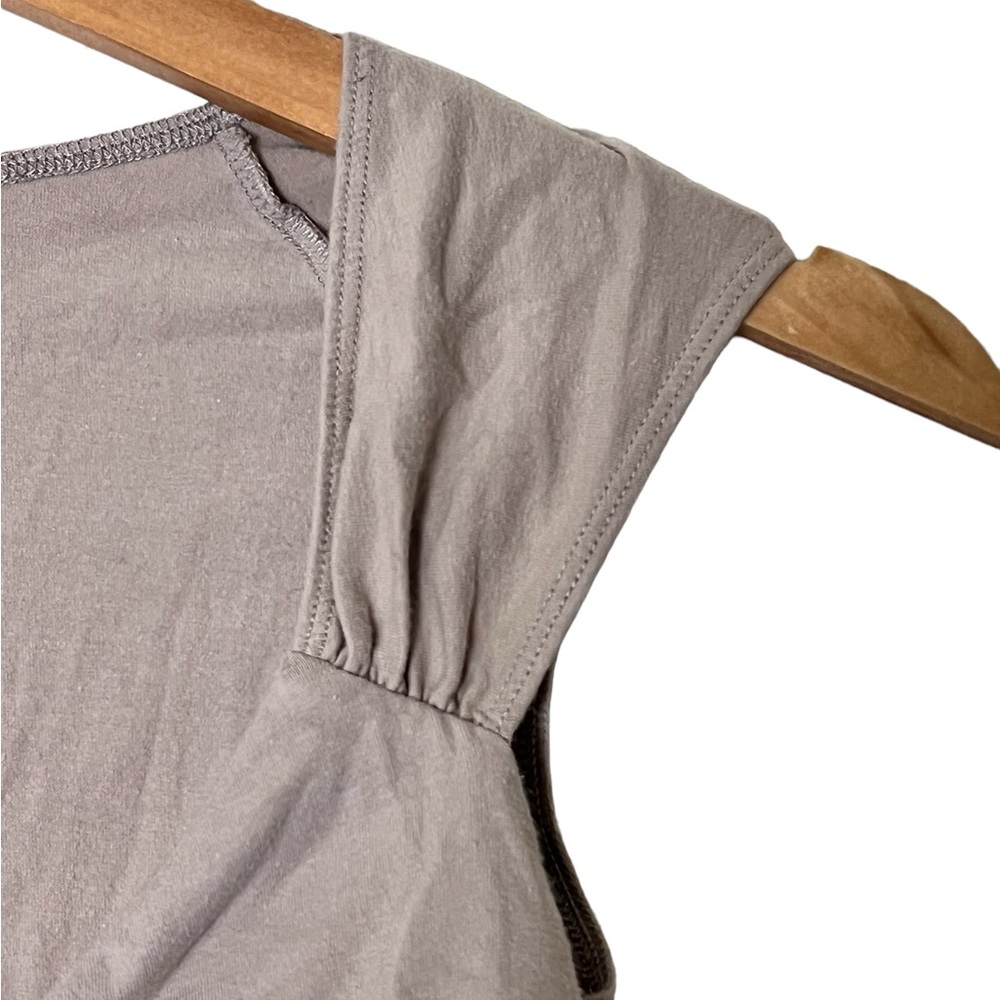 Hollister | Beige ruched v-neck short sleeve crop top size extra small - Picture 4 of 8